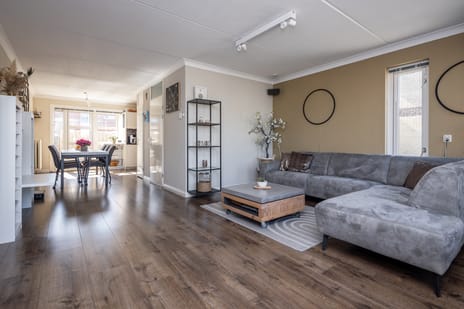 Laurier 10 secondary image