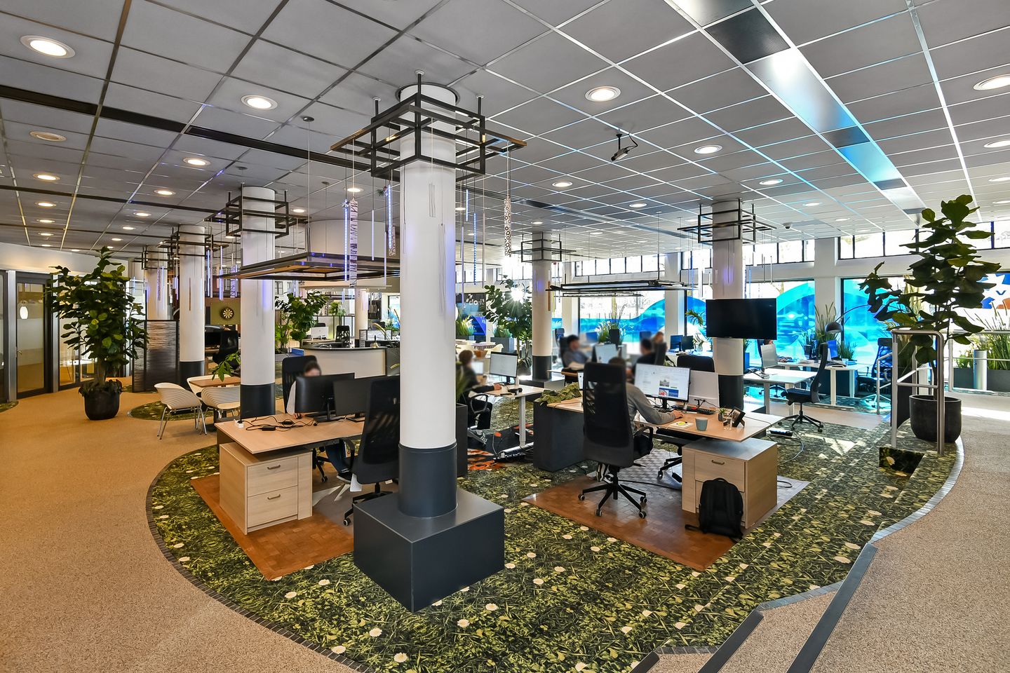 Bekijk foto 2 van Willemsplein 6