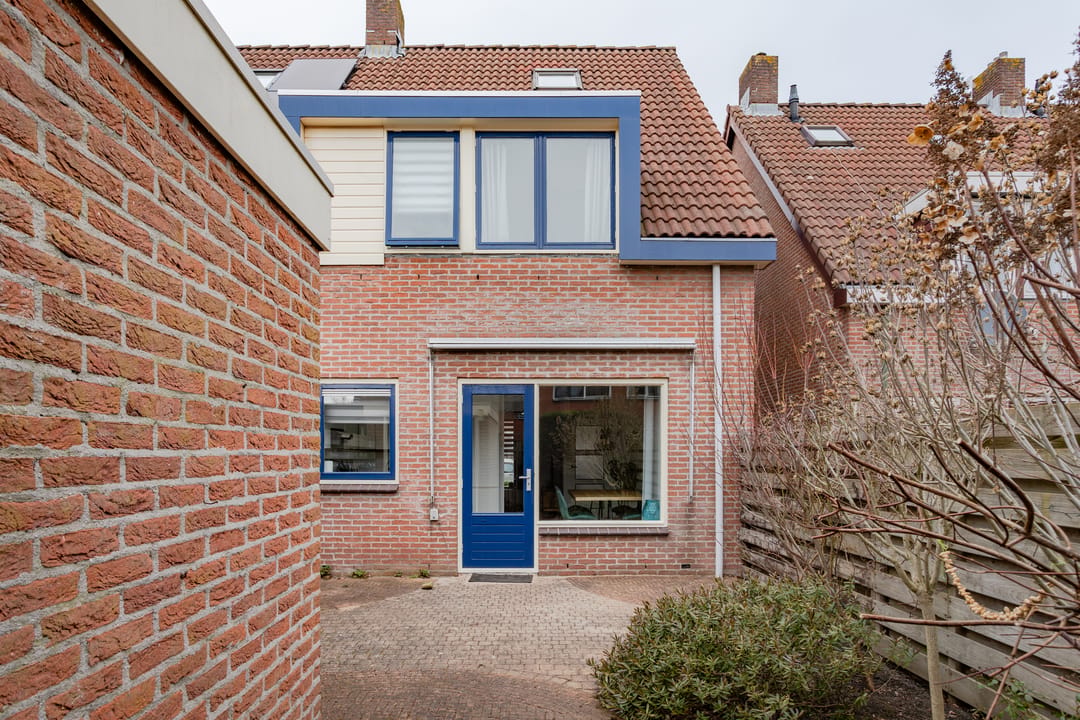 Spacious Corner Home with Sunny Southeast Garden in Quiet Zwaag Location — 32
