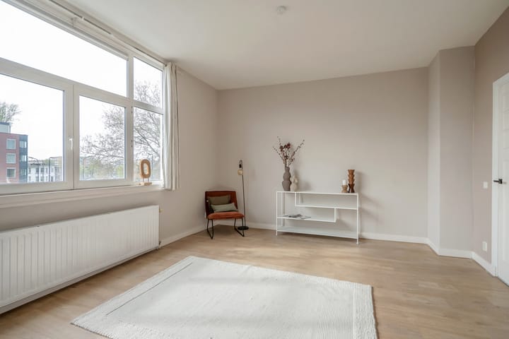 Foto 2 van Caan van Necklaan 3-B