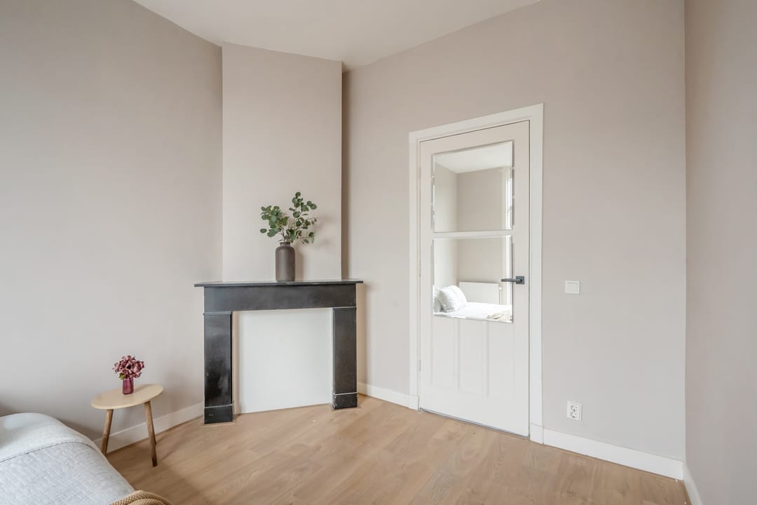 Modern apartment in popular Cromvliet neighbourhood — 11