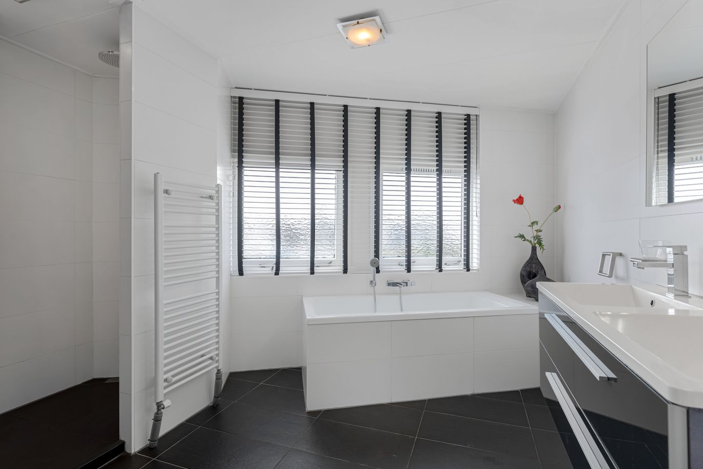 Photo 29 of Jol 11 30