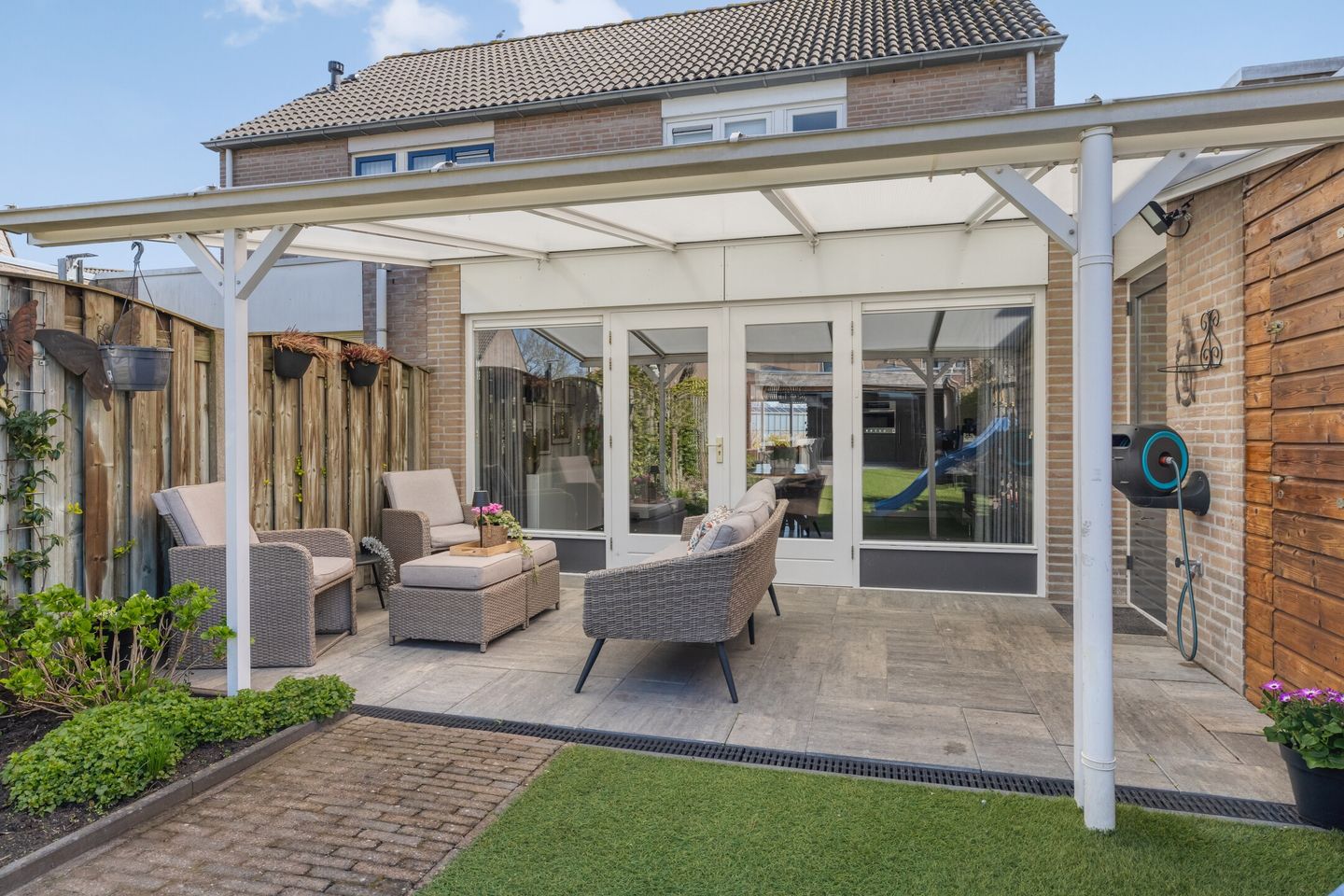 Spacious Semi-Detached Family Home in Popular Oud-Brouwhuis with Garden House — 38