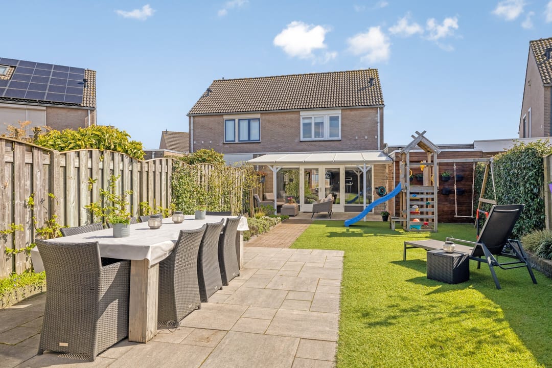 Spacious Semi-Detached Family Home in Popular Oud-Brouwhuis with Garden House — 45