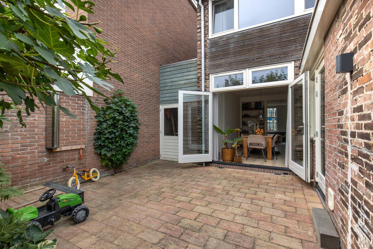 Charming semi-detached home with modern amenities in Haarlem — 34