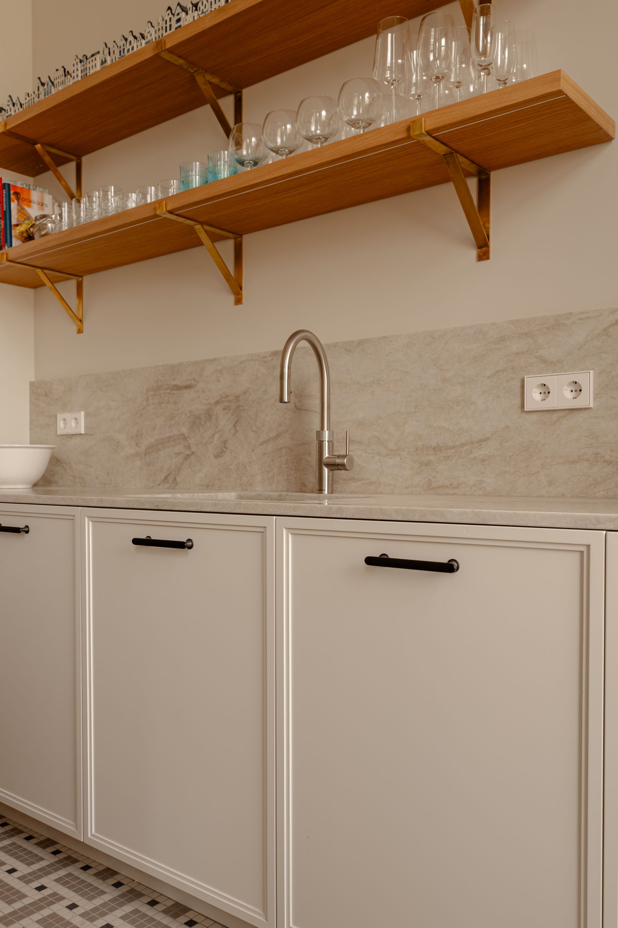 Photo 12 of Koninginneweg 41-2