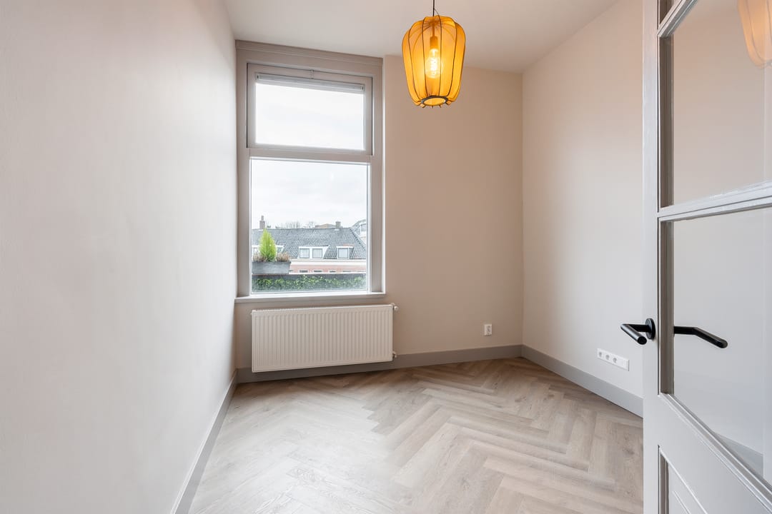 Fully Renovated 4-Bedroom Upper Apartment in Historic Maassluis Harbor Area — 23