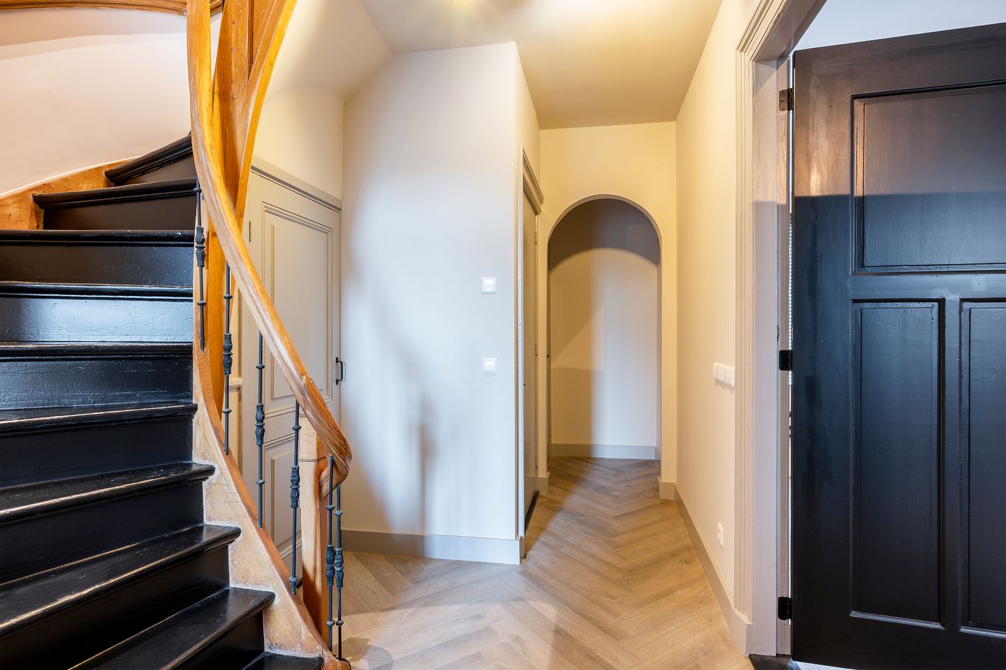 Fully Renovated 4-Bedroom Upper Apartment in Historic Maassluis Harbor Area — 25