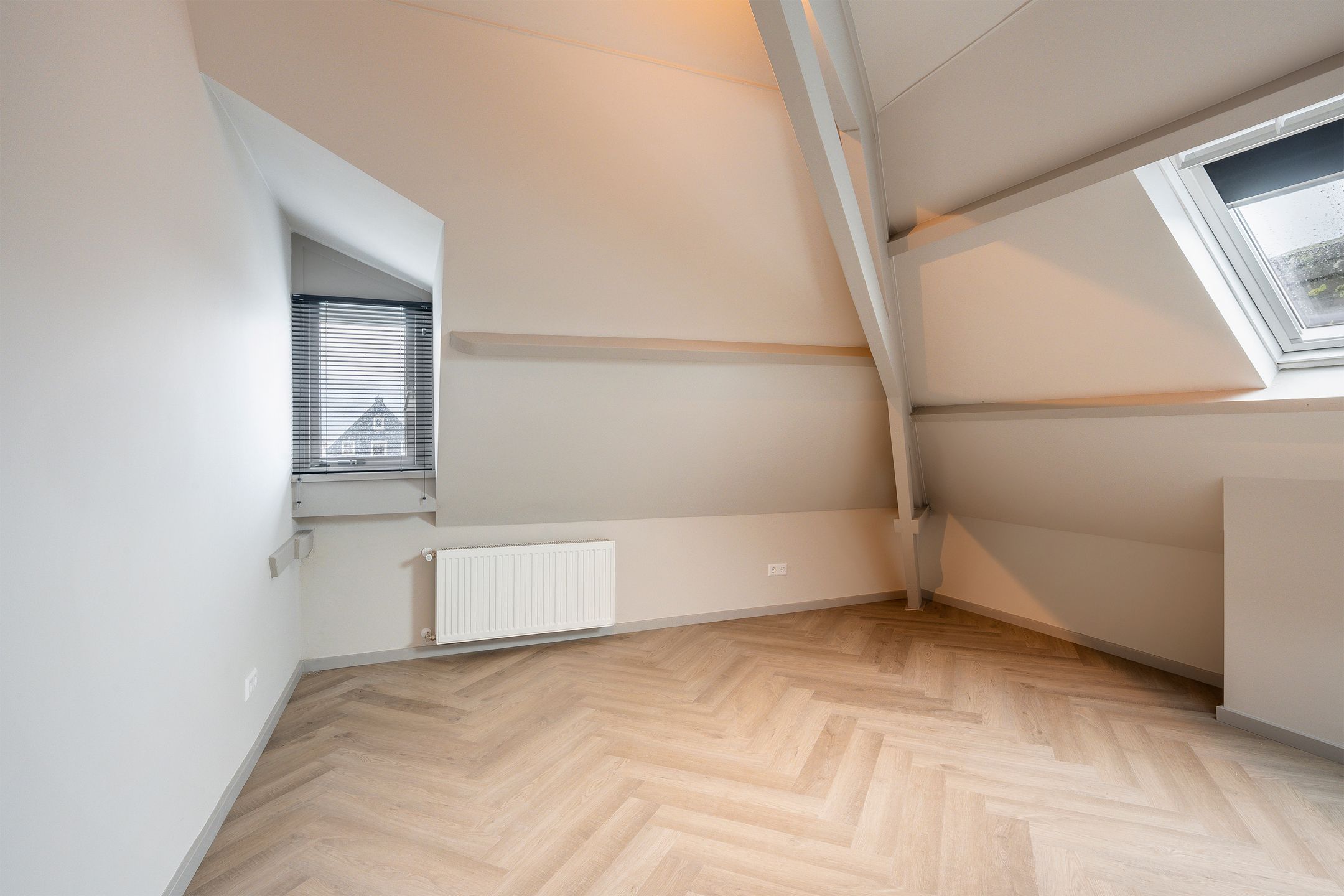 Fully Renovated 4-Bedroom Upper Apartment in Historic Maassluis Harbor Area — 39
