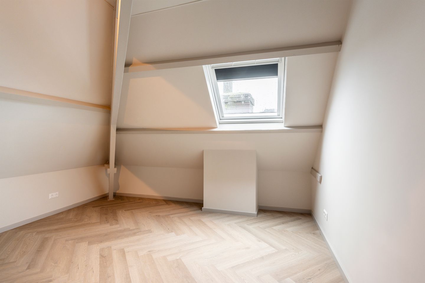 Fully Renovated 4-Bedroom Upper Apartment in Historic Maassluis Harbor Area — 40