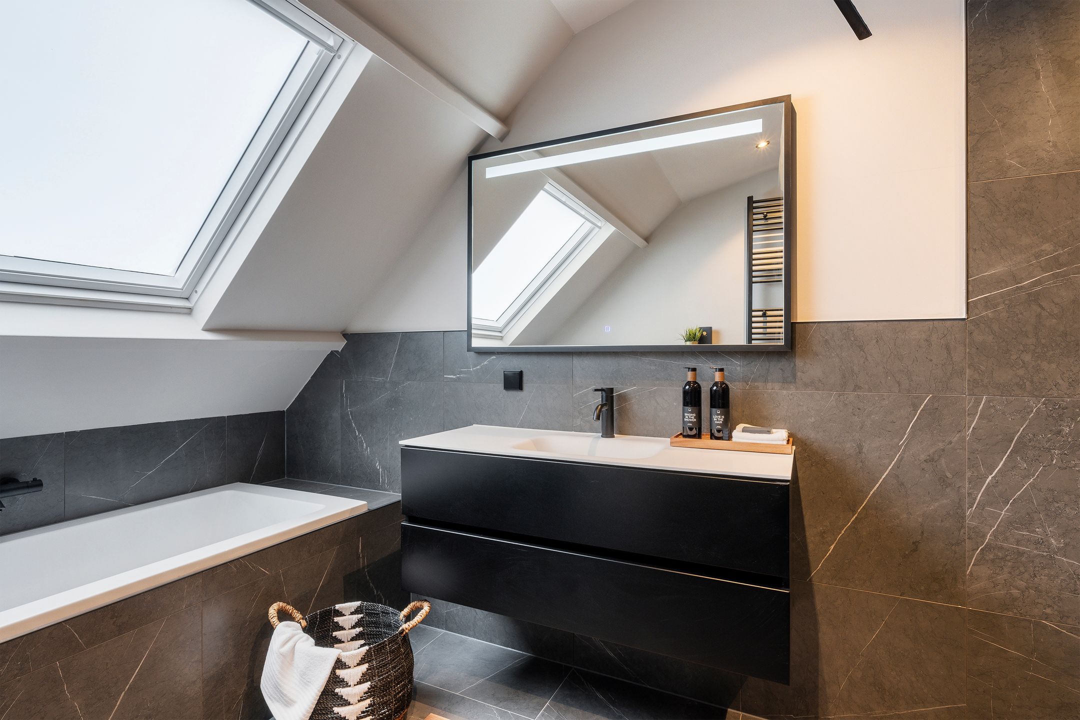 Fully Renovated 4-Bedroom Upper Apartment in Historic Maassluis Harbor Area — 45