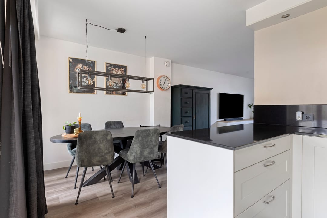 Move-in ready terraced house with luxury attic, covered terrace and waterfront location — 13