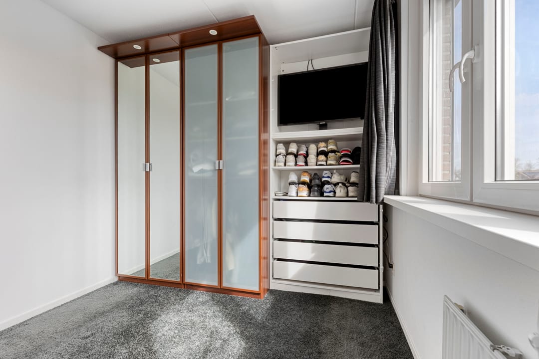 Move-in ready terraced house with luxury attic, covered terrace and waterfront location — 16