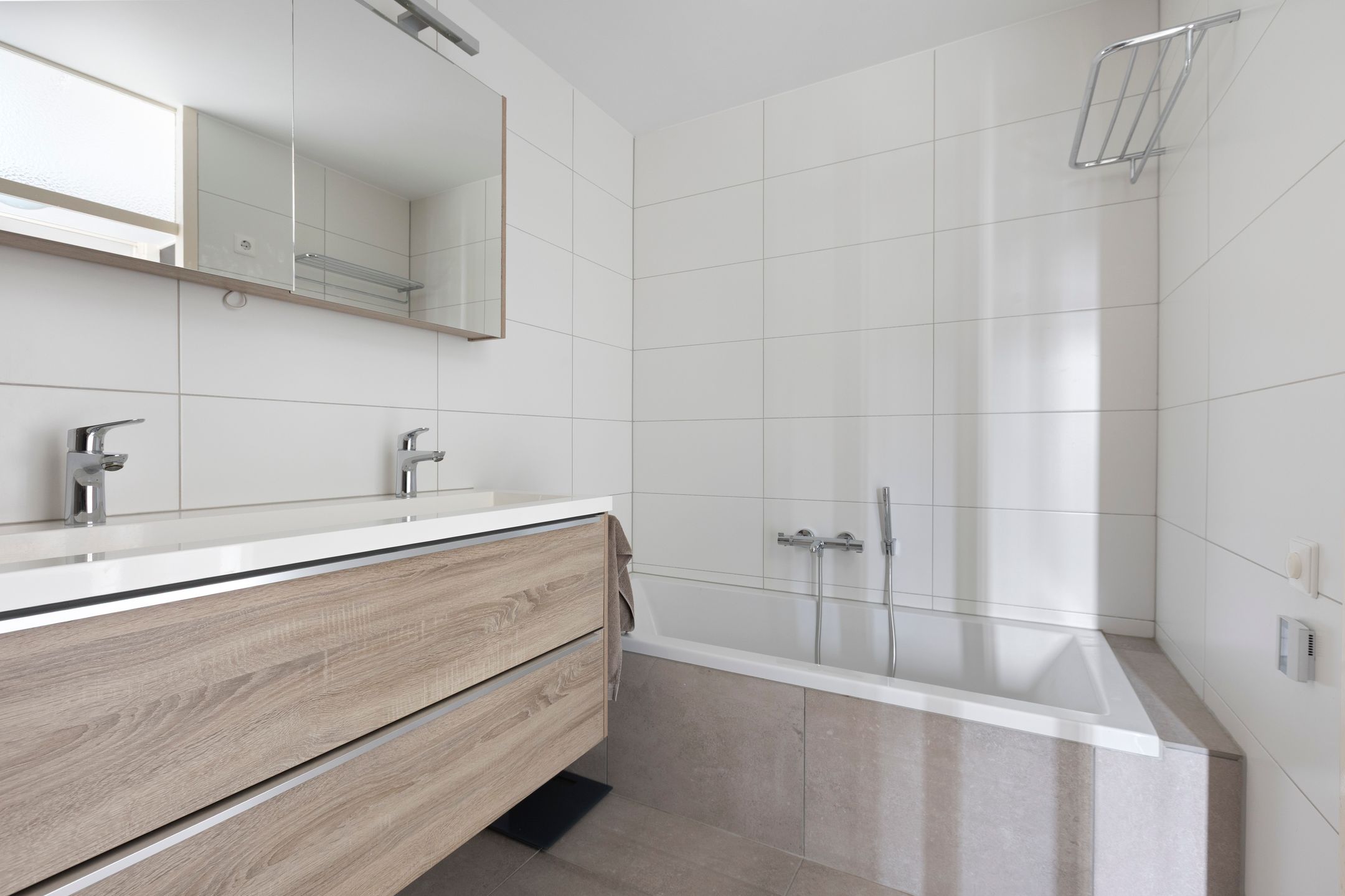 Move-in ready terraced house with luxury attic, covered terrace and waterfront location — 18