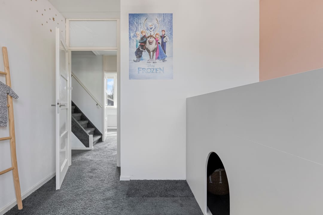Move-in ready terraced house with luxury attic, covered terrace and waterfront location — 23