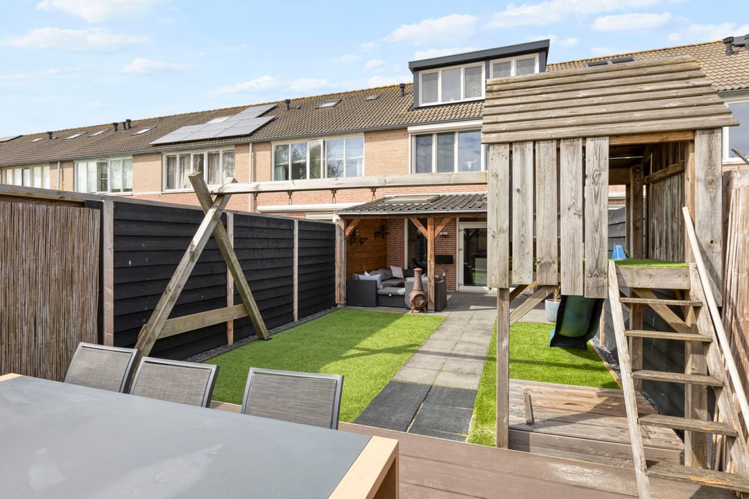 Move-in ready terraced house with luxury attic, covered terrace and waterfront location — 32