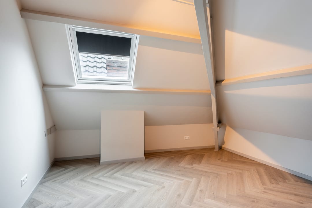 Fully Renovated 4-Bedroom Upper Apartment in Historic Maassluis Harbor Area — 37