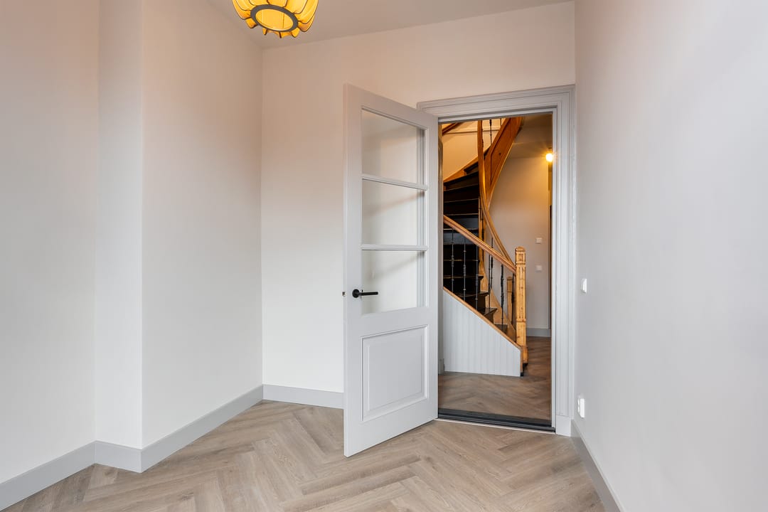 Fully Renovated 4-Bedroom Upper Apartment in Historic Maassluis Harbor Area — 22