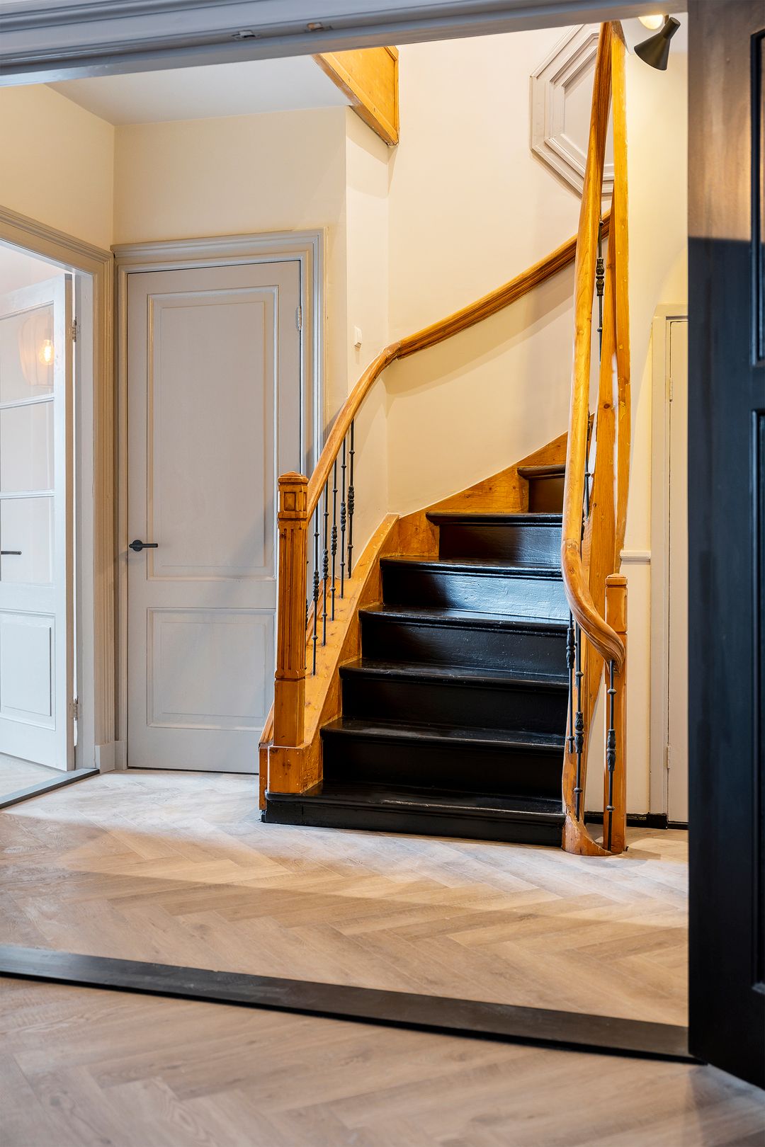 Fully Renovated 4-Bedroom Upper Apartment in Historic Maassluis Harbor Area — 26