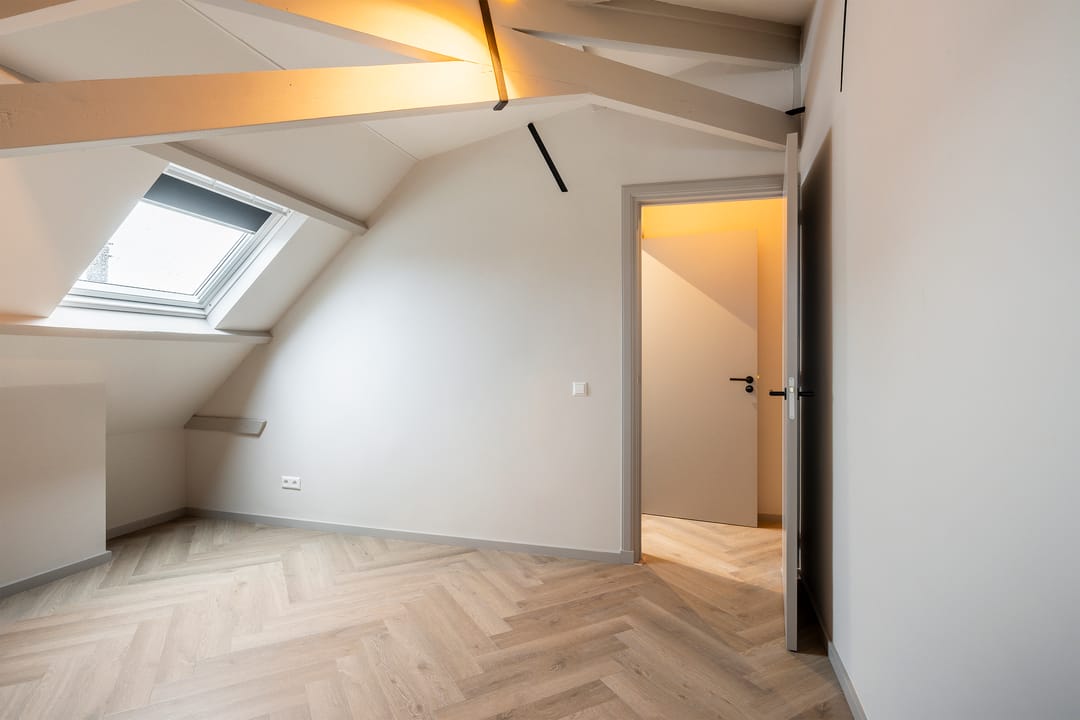Fully Renovated 4-Bedroom Upper Apartment in Historic Maassluis Harbor Area — 41