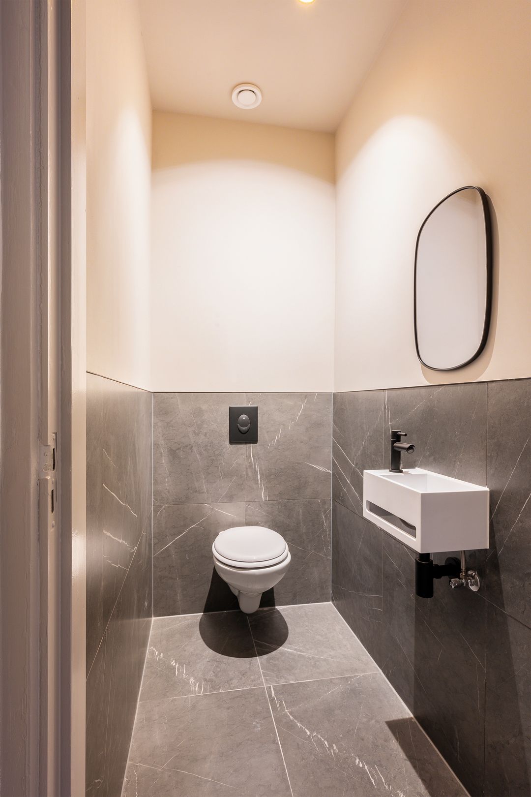 Fully Renovated 4-Bedroom Upper Apartment in Historic Maassluis Harbor Area — 28