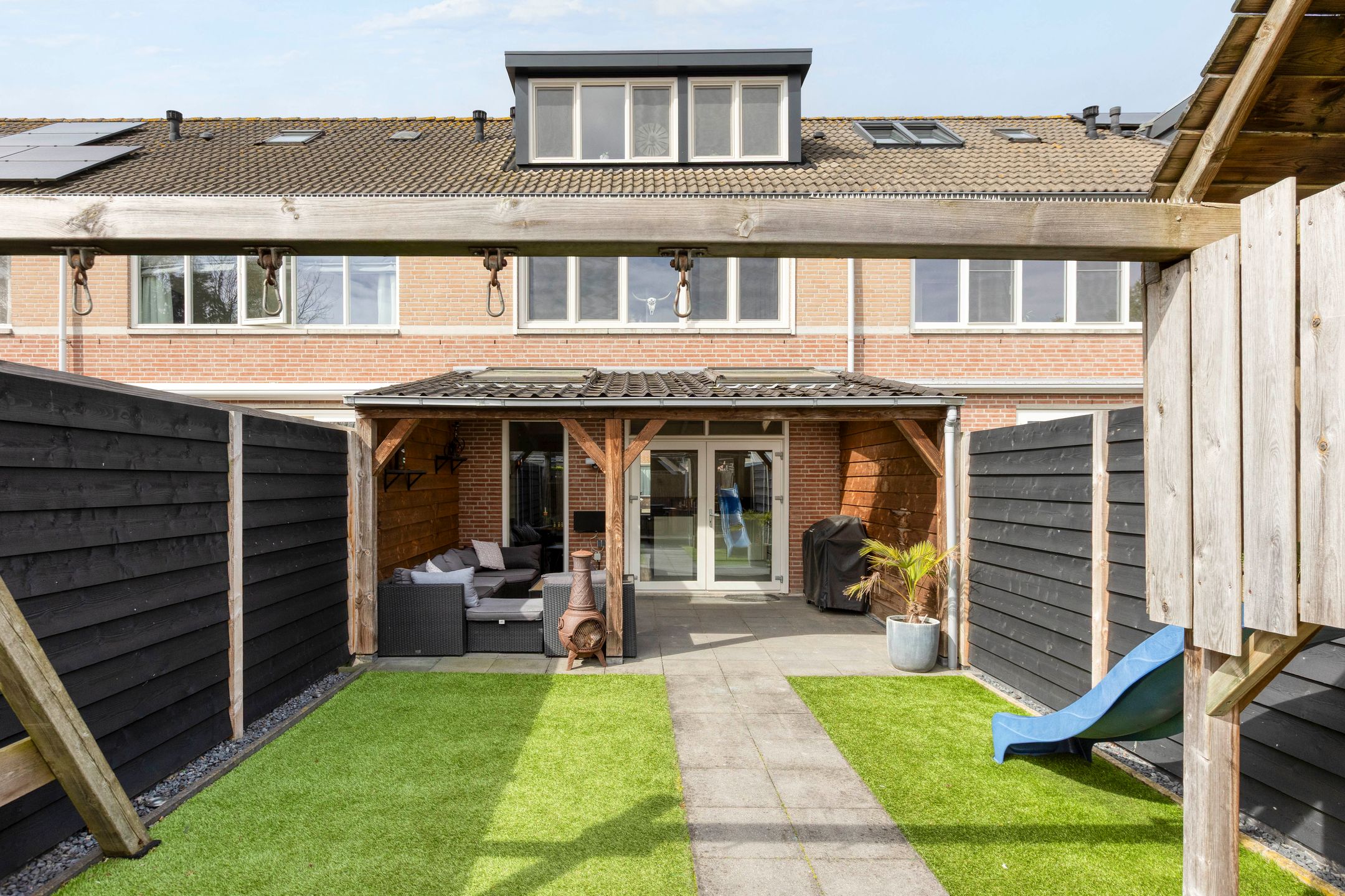 Move-in ready terraced house with luxury attic, covered terrace and waterfront location — 30