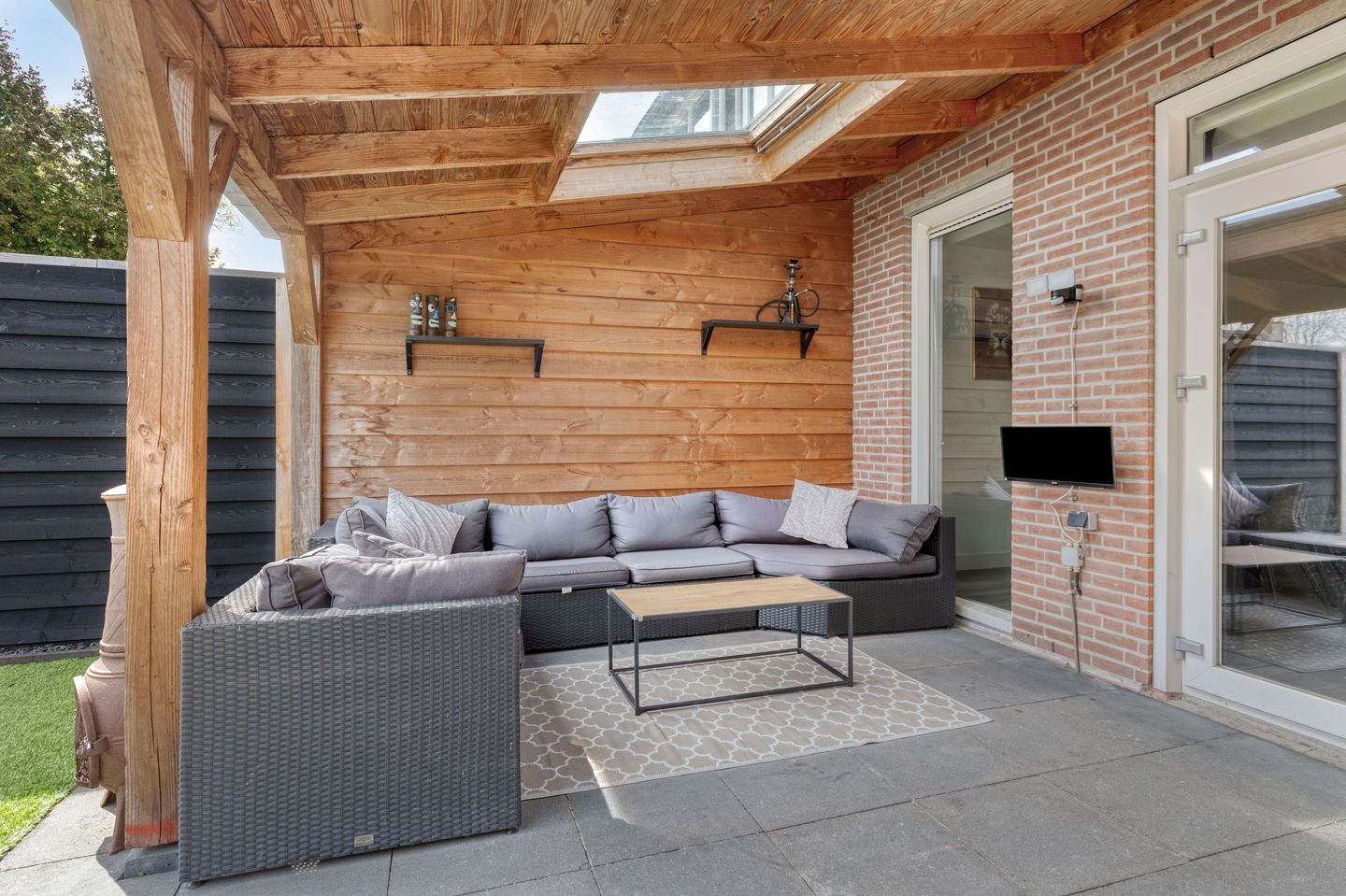Move-in ready terraced house with luxury attic, covered terrace and waterfront location — 29