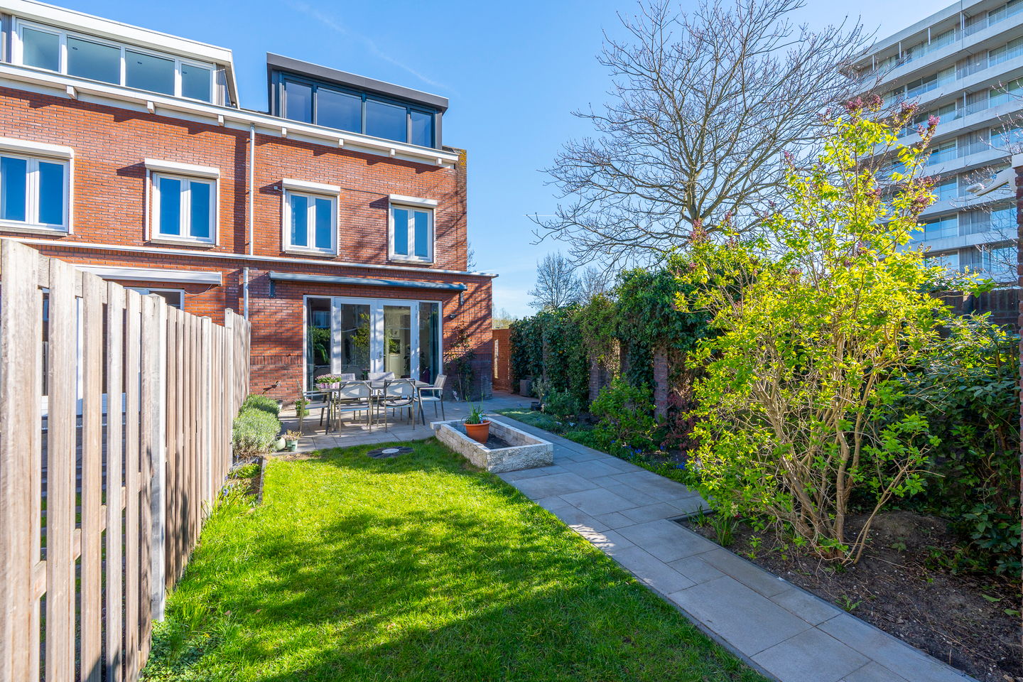 Spacious corner house with five bedrooms and A++ energy label in Leidsche Rijn — 25