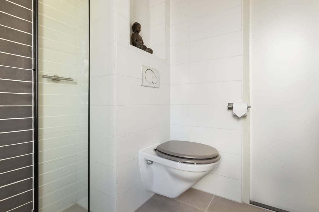 Spacious Family Home with Four Bedrooms in Quiet Diemen-Noord — 28