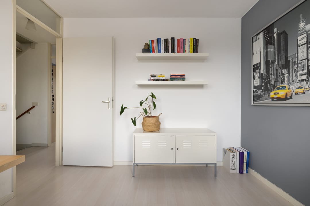 Spacious Family Home with Four Bedrooms in Quiet Diemen-Noord — 32