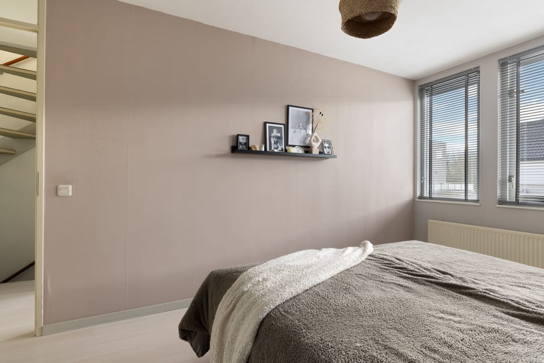 Spacious Family Home with Four Bedrooms in Quiet Diemen-Noord — 22