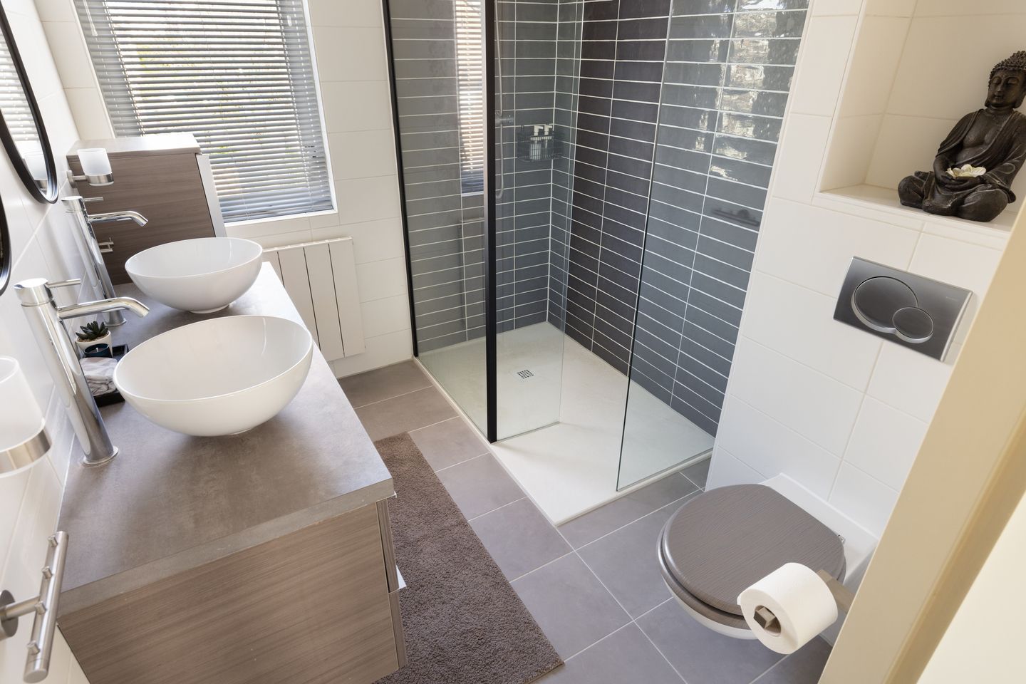 Spacious Family Home with Four Bedrooms in Quiet Diemen-Noord — 25