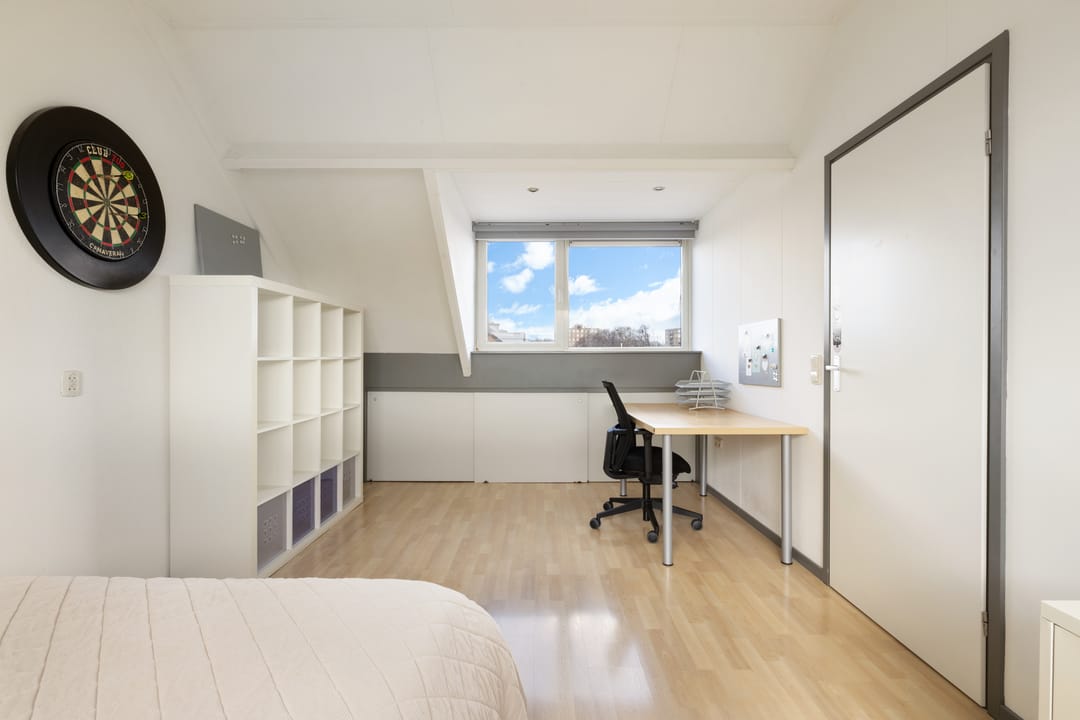 Spacious Family Home with Four Bedrooms in Quiet Diemen-Noord — 37