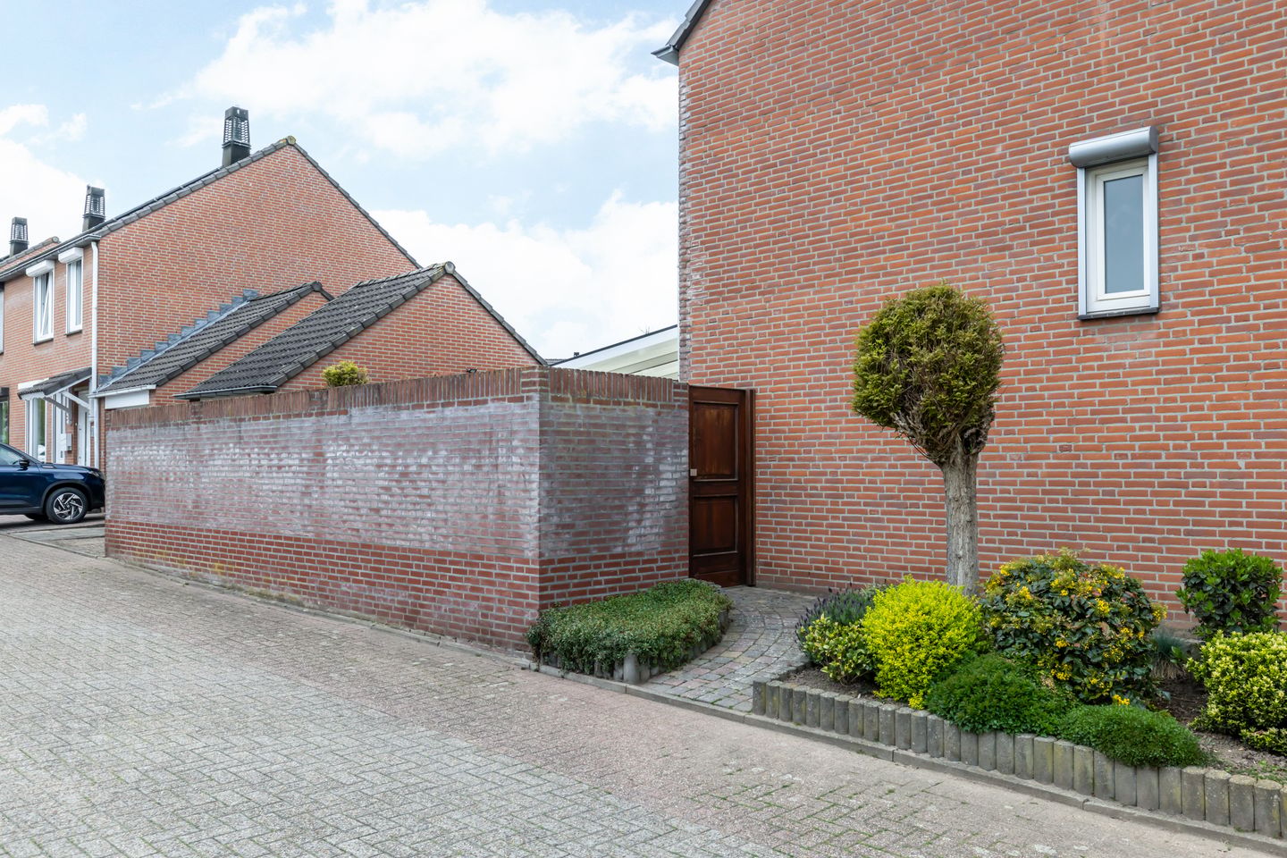 Energy-efficient corner house with 3 to 4 bedrooms, garage and west-facing garden near forest — 35
