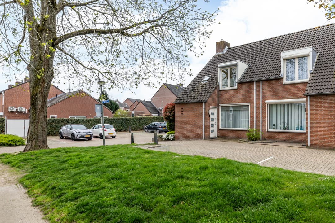 Energy-efficient corner house with 3 to 4 bedrooms, garage and west-facing garden near forest — 37