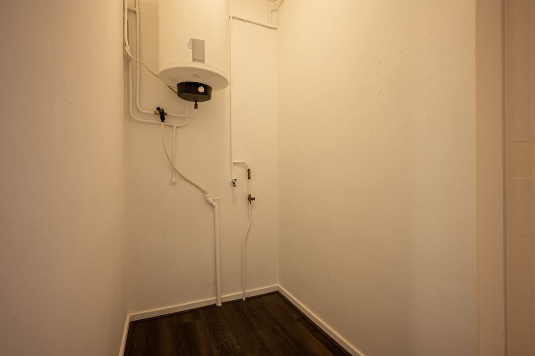 Spacious Ground Floor Apartment with Private Garden in Bilthoven Noord — 16