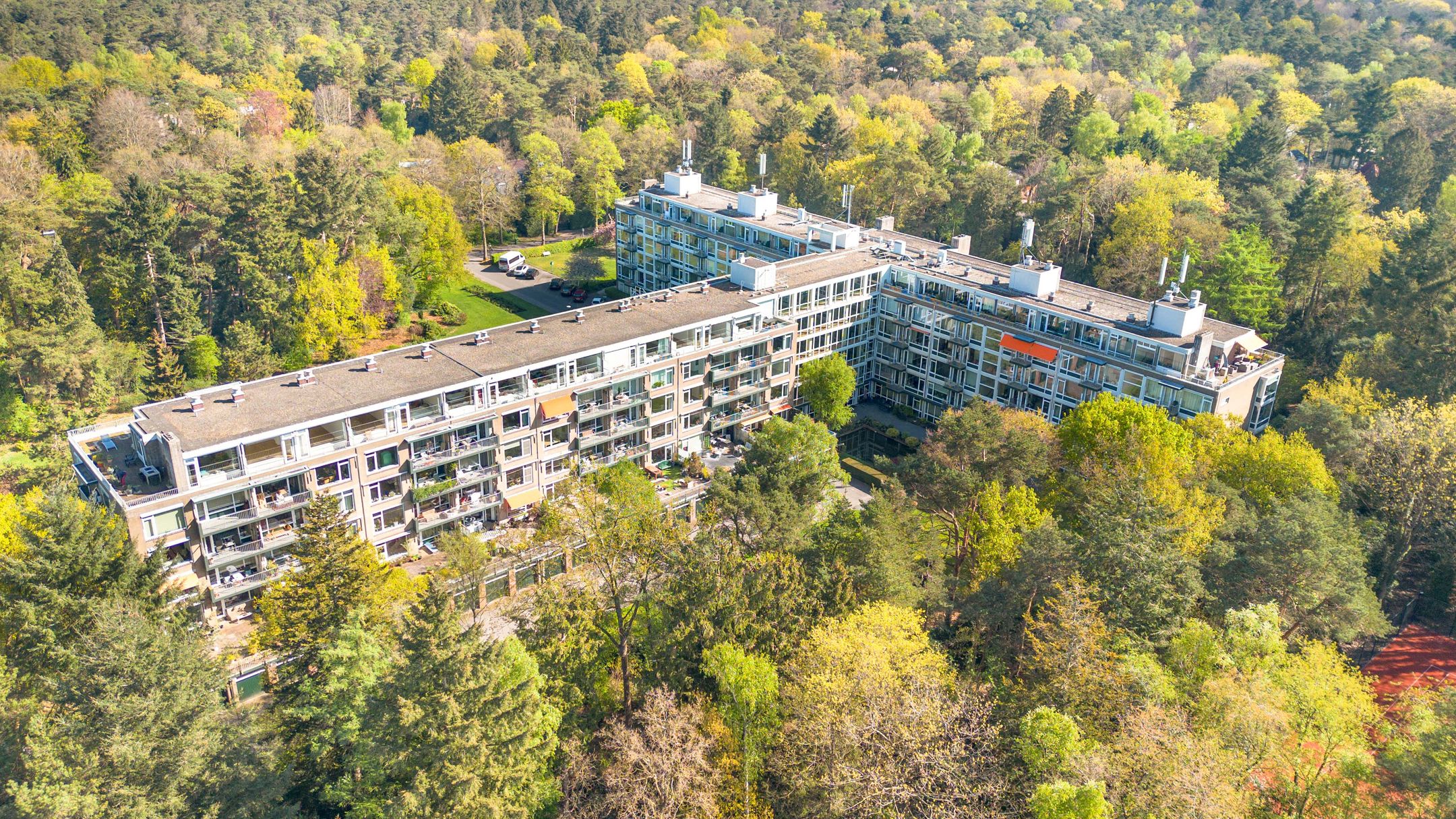 Spacious Ground Floor Apartment with Private Garden in Bilthoven Noord — 24