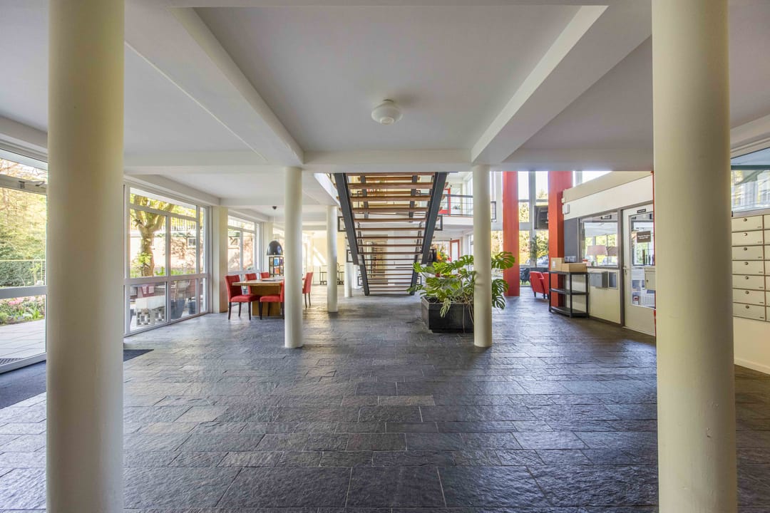 Spacious Ground Floor Apartment with Private Garden in Bilthoven Noord — 28
