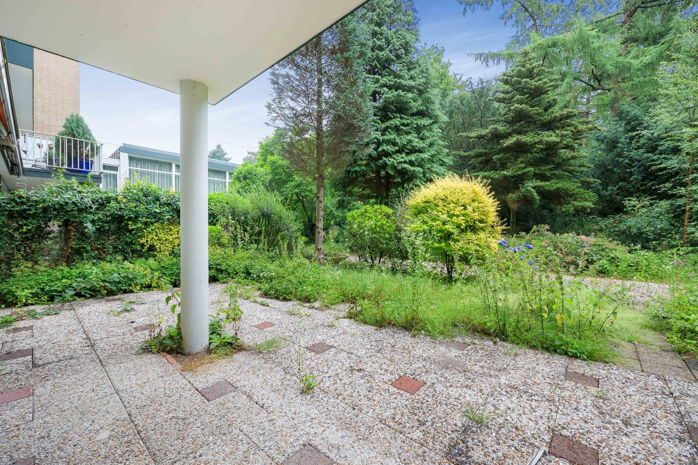 Spacious Ground Floor Apartment with Private Garden in Bilthoven Noord — 35