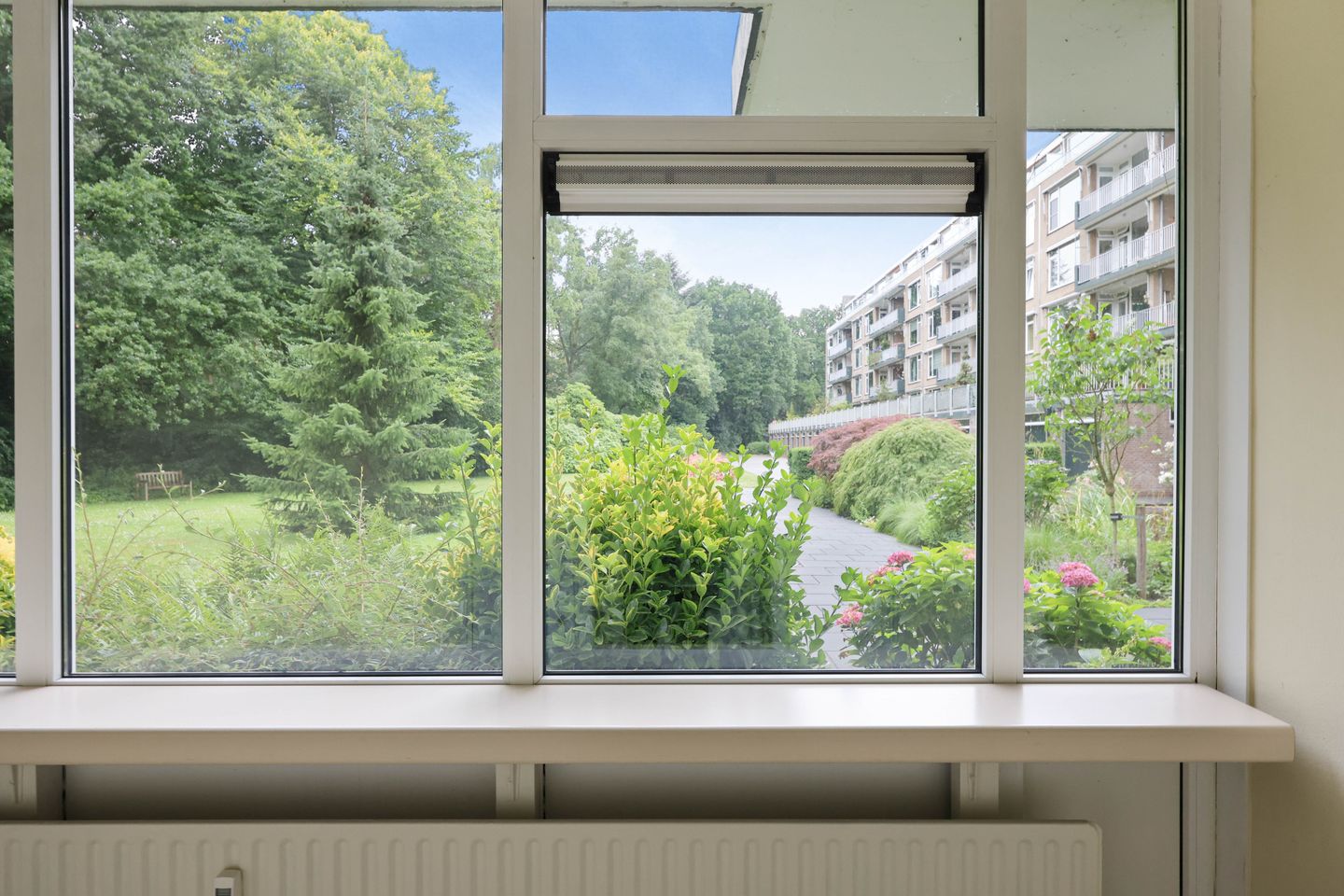 Spacious Ground Floor Apartment with Private Garden in Bilthoven Noord — 19