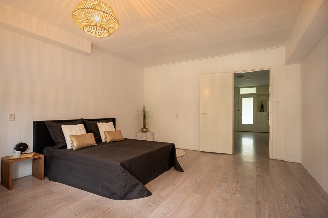 Spacious Ground Floor Apartment with Private Garden in Bilthoven Noord — 13