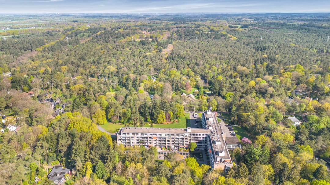 Spacious Ground Floor Apartment with Private Garden in Bilthoven Noord — 32