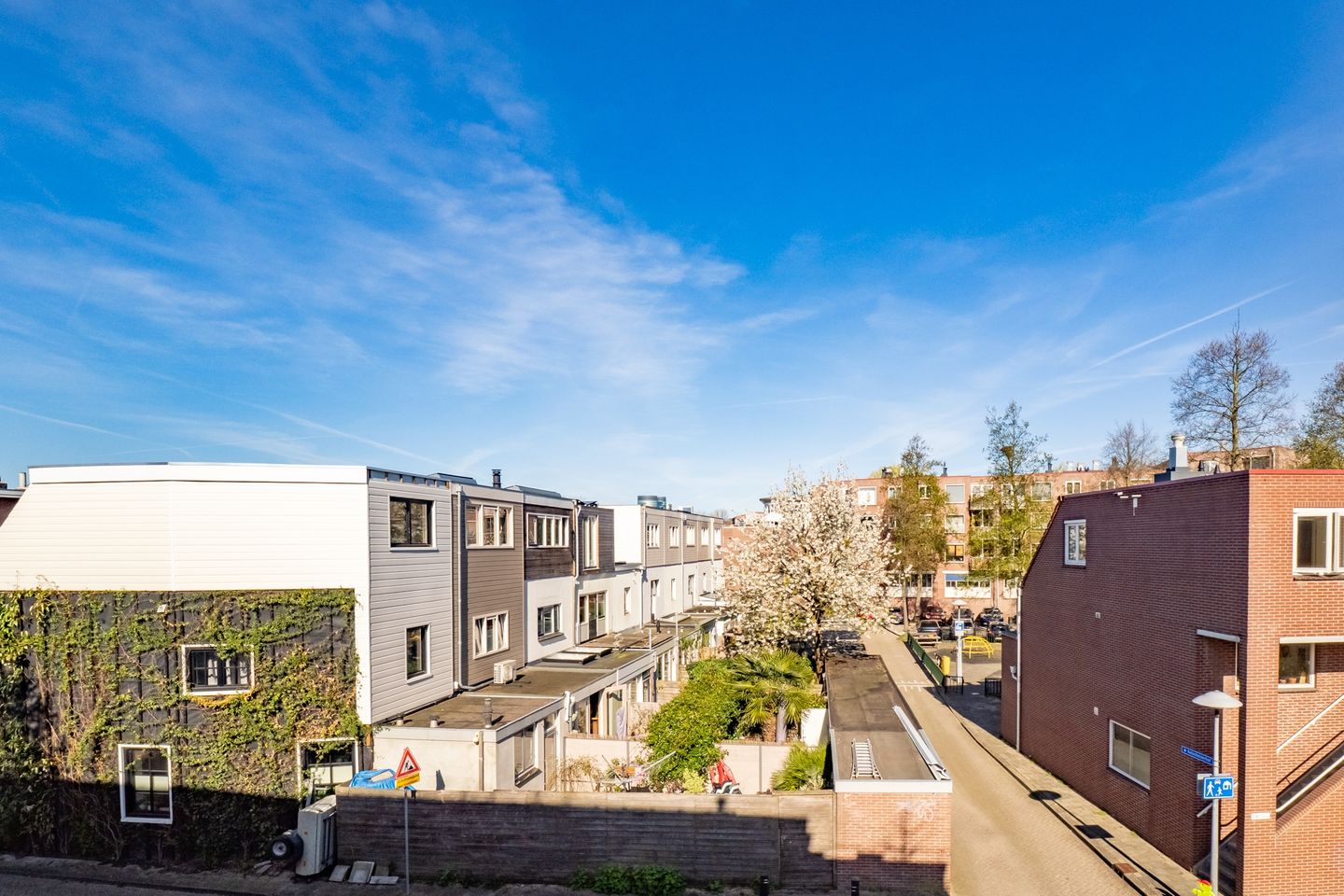 Light and modern apartment with 2 bedrooms and west-facing balcony near city center — 29