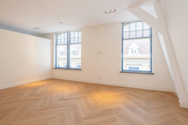 Photo 3 of Heulstraat 5-D