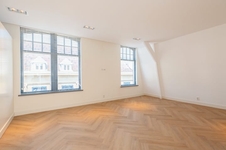 Photo 2 of Heulstraat 5-D