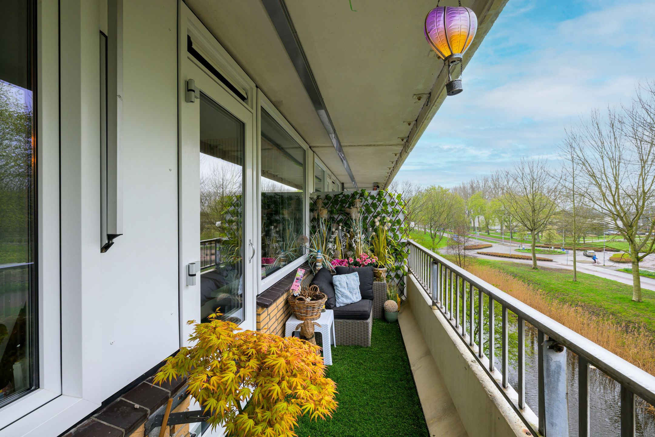 Spacious 4-room apartment with green views and full-width balcony in Leidschendam — 21