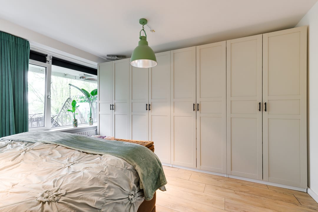 Spacious 4-room apartment with green views and full-width balcony in Leidschendam — 17