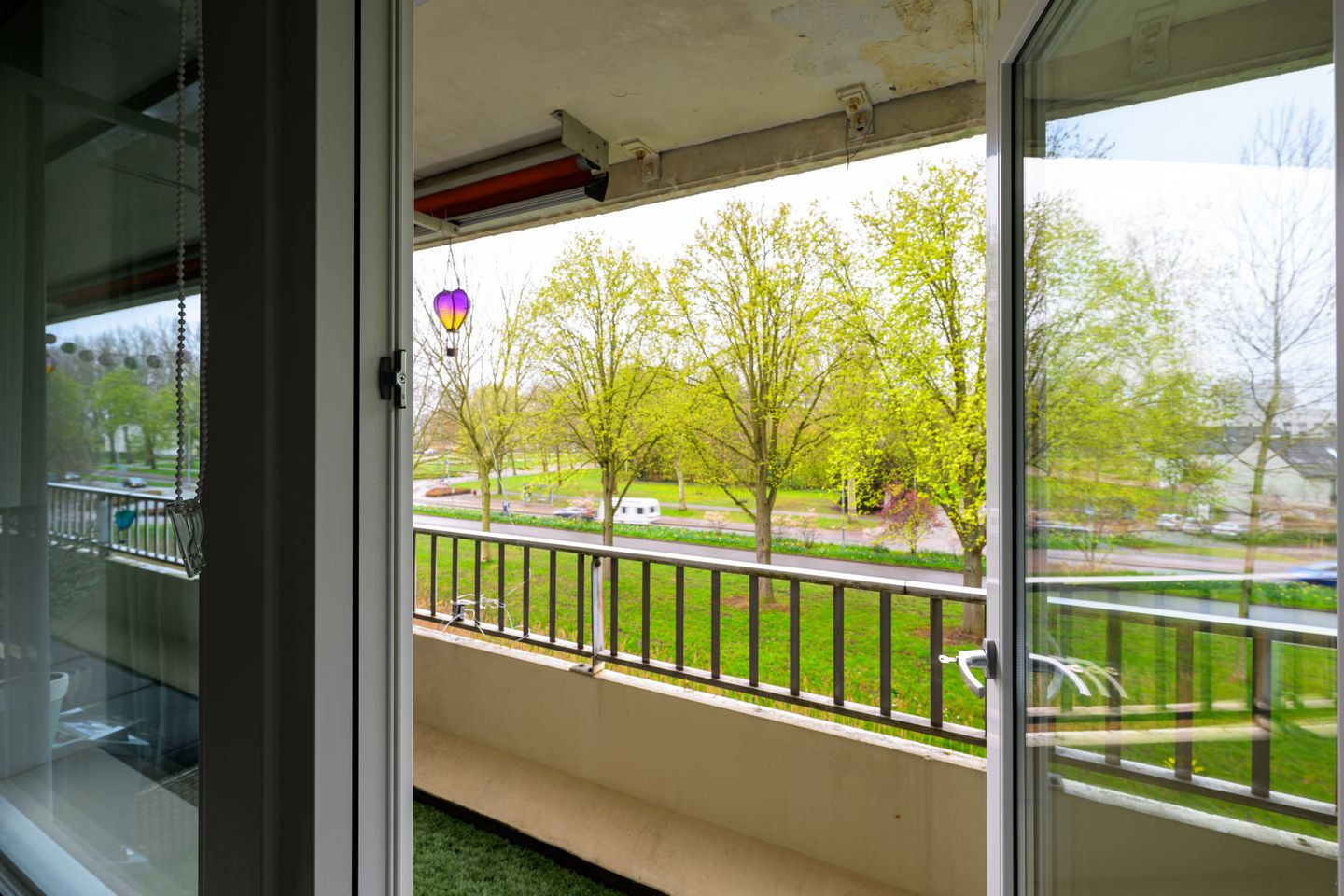 Spacious 4-room apartment with green views and full-width balcony in Leidschendam — 20