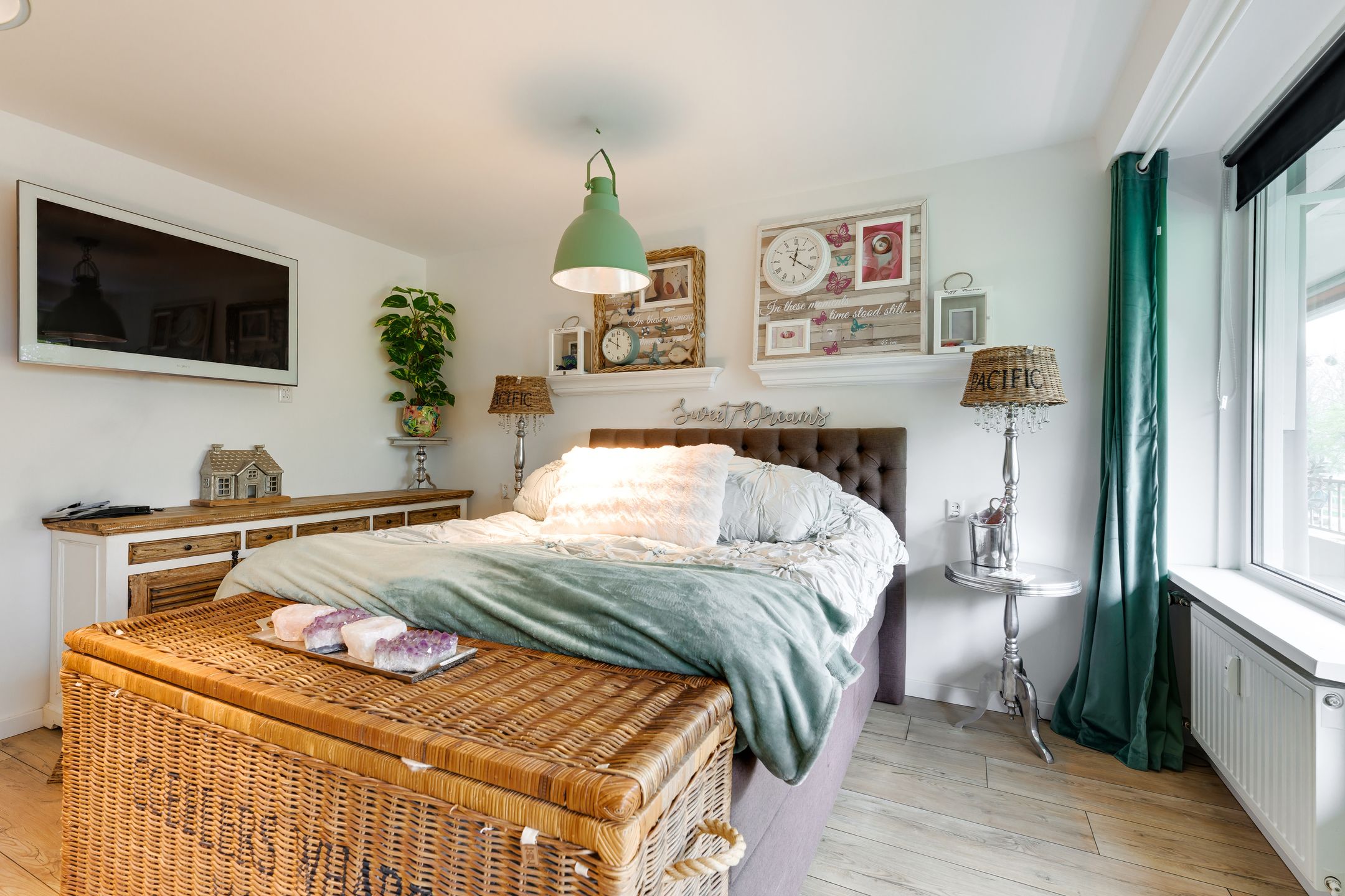 Spacious 4-room apartment with green views and full-width balcony in Leidschendam — 18