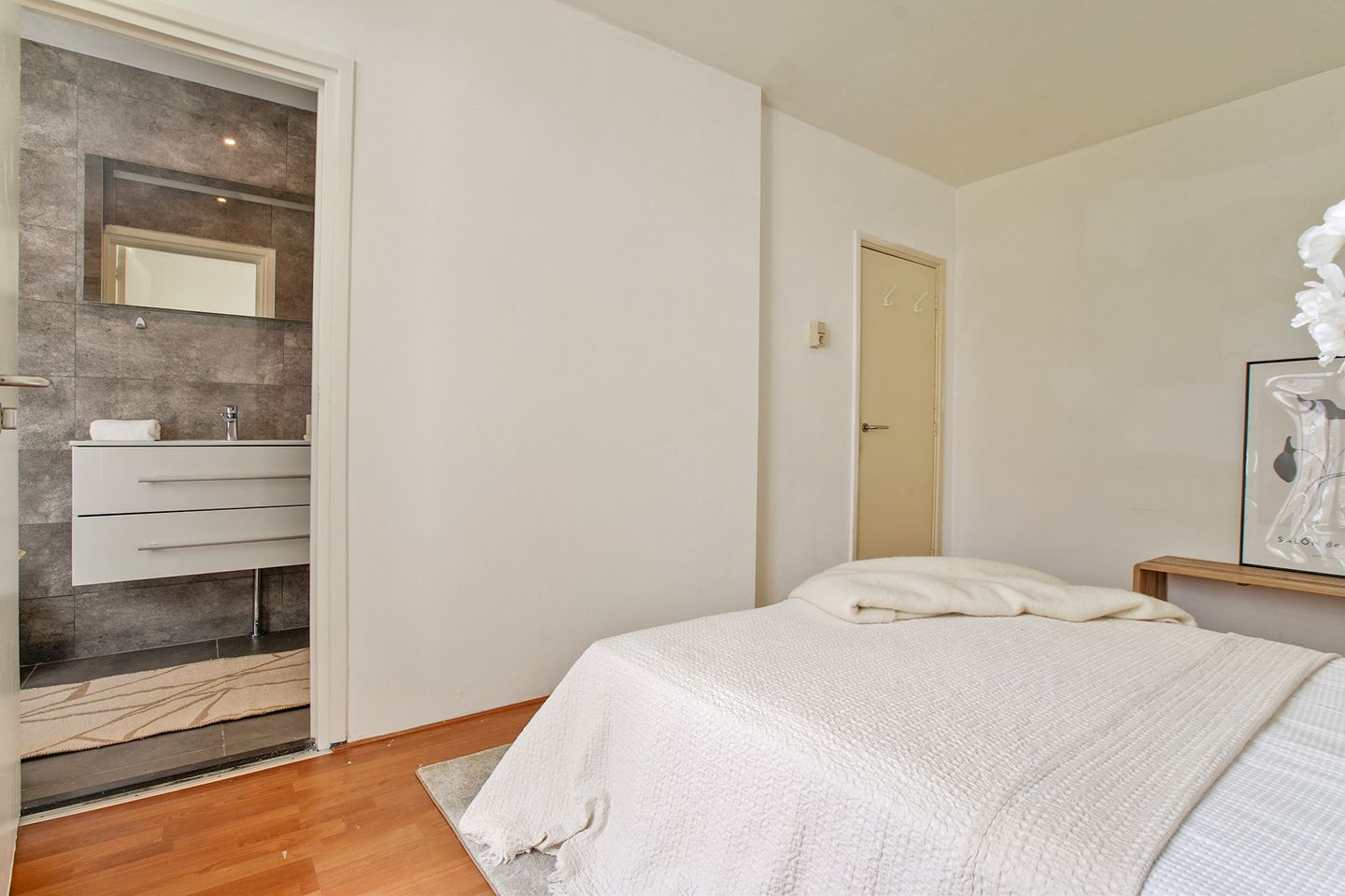 Bright corner apartment with two balconies in Amsterdam Nieuw-West — 14